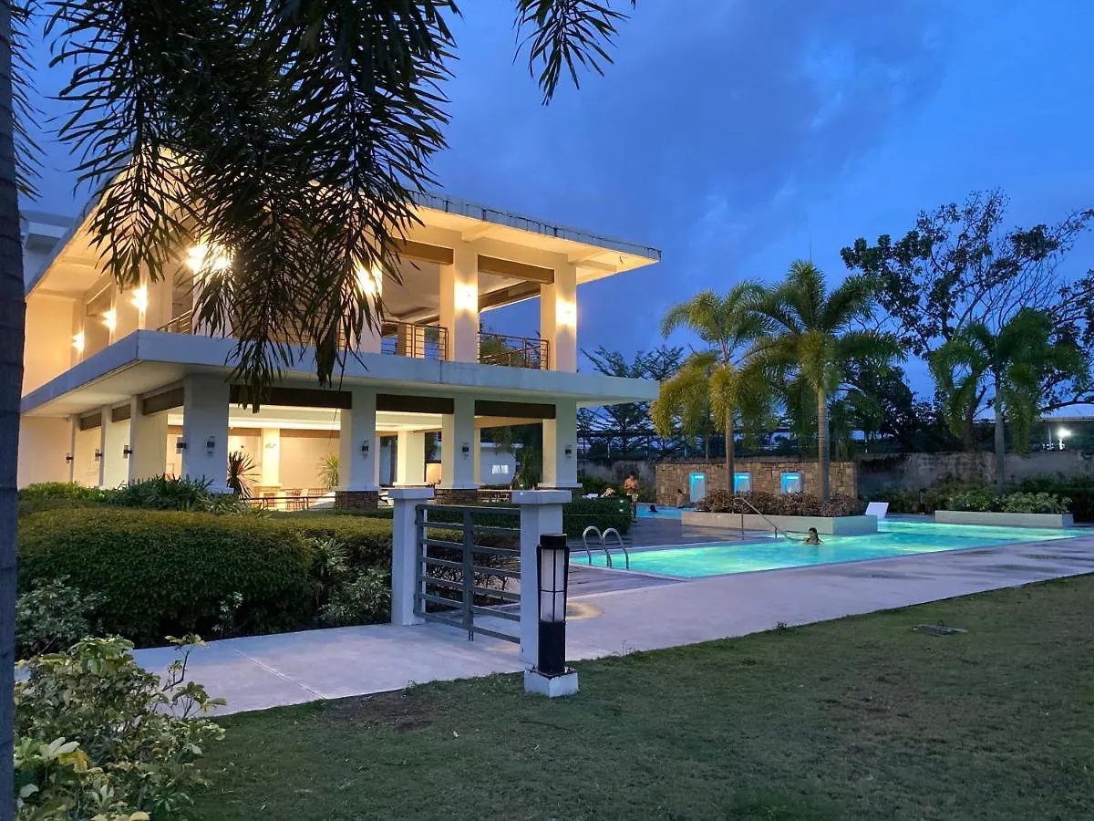 8 Spatial 2Br Condo Within The City With Pool, Wifi & Netflix Davao Apartment